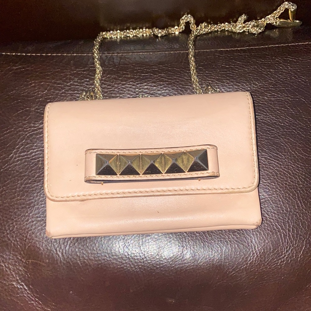 On sale!!! Authentic  Rockstud Va Va voom small clutch with chain